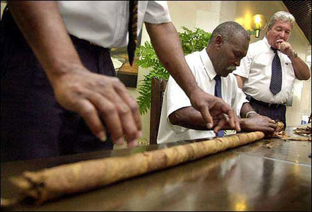 Cuban cigar roller going for a new Guinness world record
